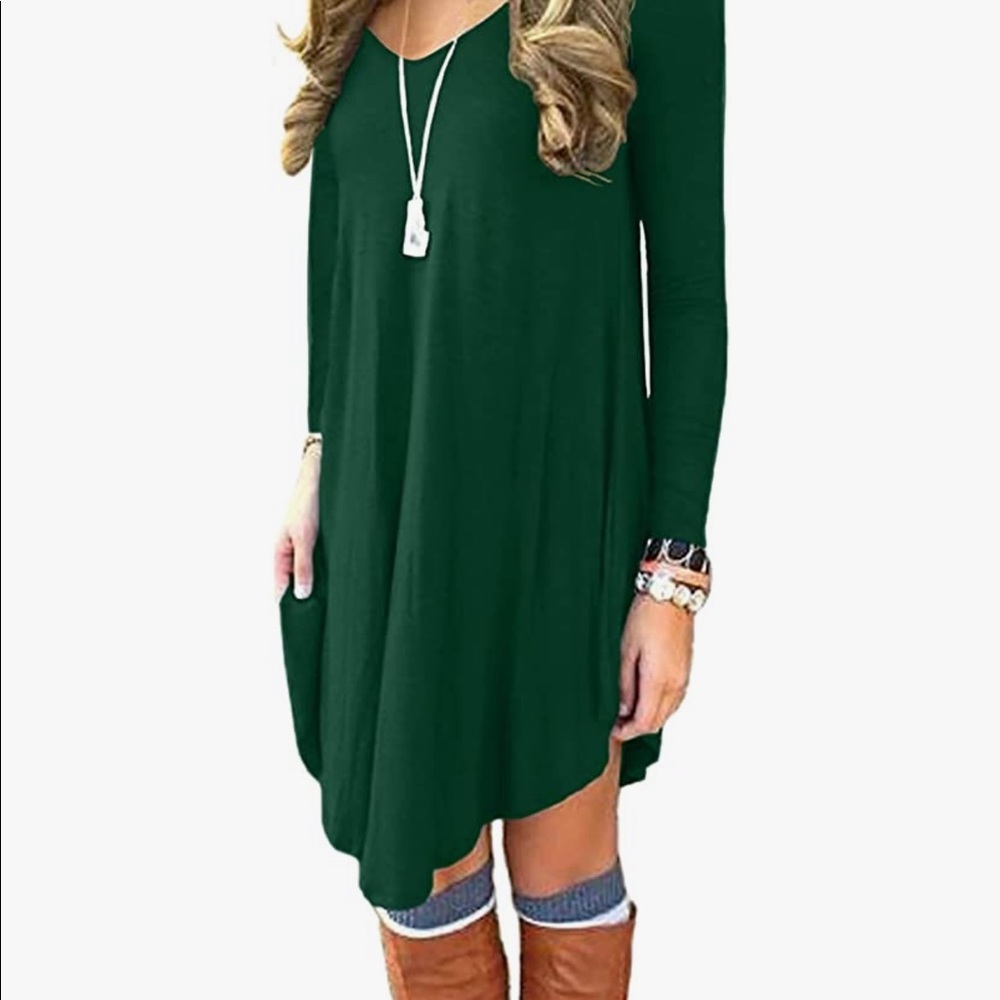 NWT Deercase Green Long Sleeve around Neck T Shirt Dress in a size Small